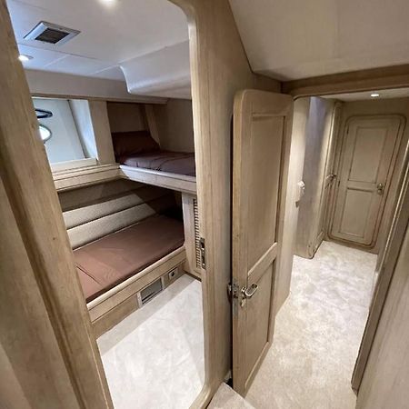 Hotel Yacht Sotavento Сан-Адріа-де-Бесос Екстер'єр фото